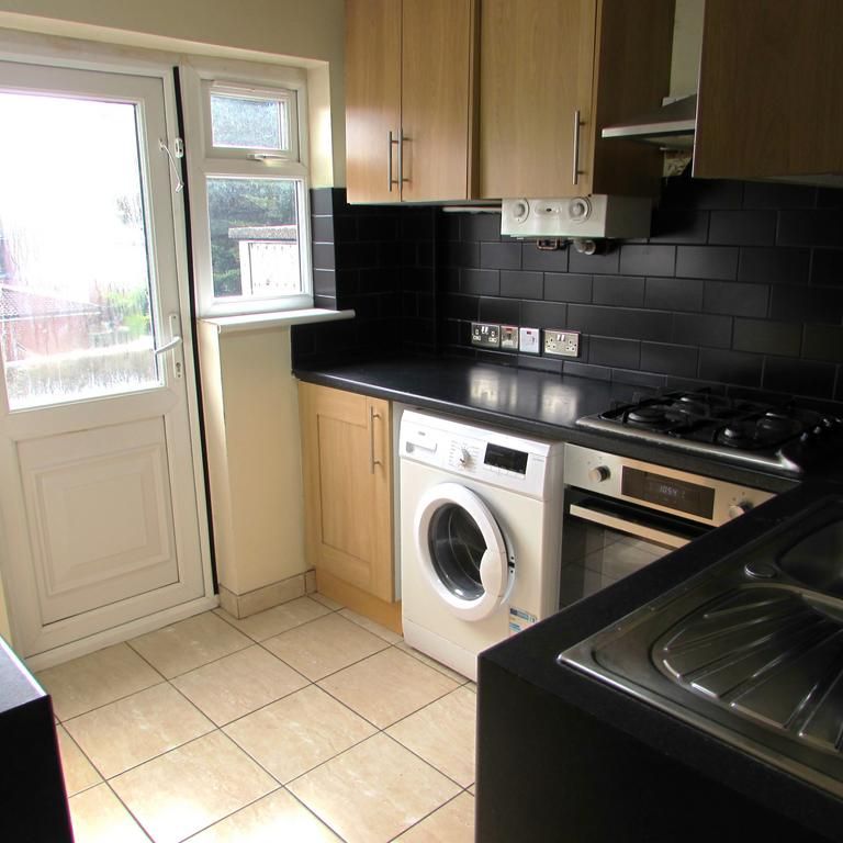 2 bedroom maisonette to rent - Photo 1