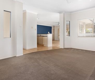 Spacious Family Living with Pool in Prime Varsity Lakes Location - Photo 2