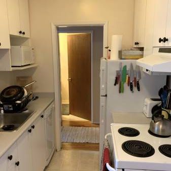 1-Bedroom Apartment in Gardenia Court Building - Photo 4