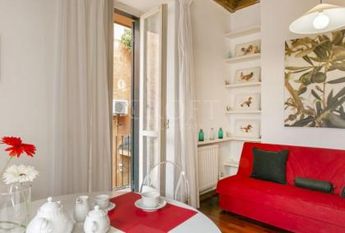 A Charming Penthouse with a Balcony in the Heart of Rome. In Residence with consierge, A/C , WIFI.Rif. #1946