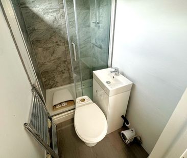 112B Oatlands Drive, WeybridgeProperty for lettings - Seymours - Photo 3