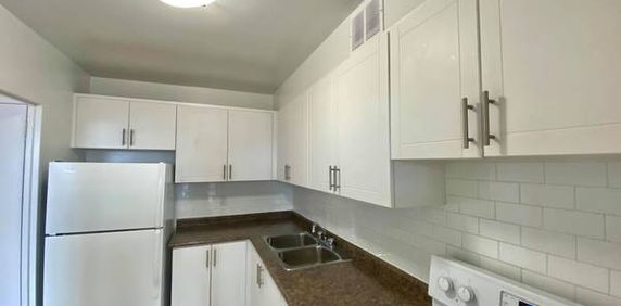 LARGE 1-Bedroom Apartment, Available NOW!!! - Photo 2