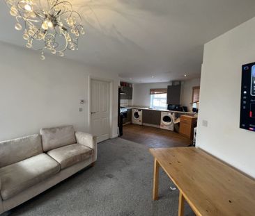 2 Bedroom Flat - Photo 2