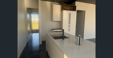 Stunning Brand new home - Photo 3