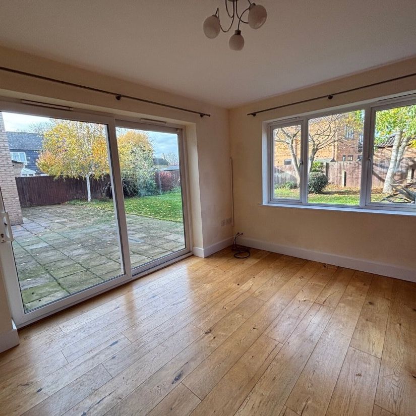 PETERBOROUGH - Photo 1