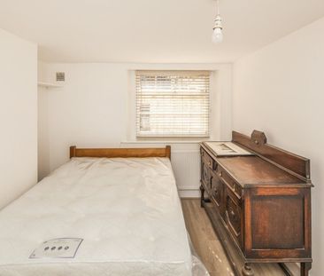 Camberwell New Road, London, SE5 - Photo 2