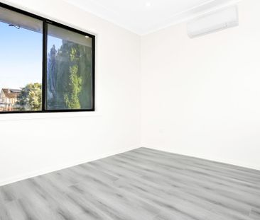 COMPLETELTY REFURBISHED FIVE BEDROOM HOME - Photo 2