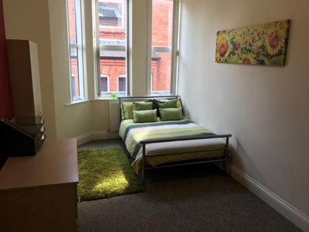 3 bedroom flat to rent - Photo 4