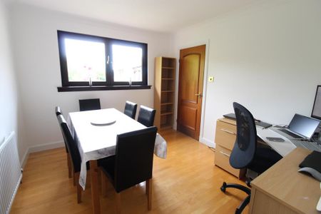4 bedroom bungalow to rent - Photo 2