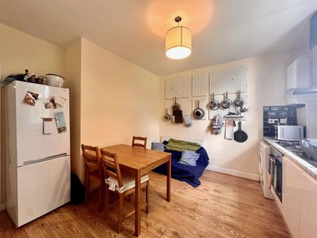 4 bedroom flat to rent - Photo 4