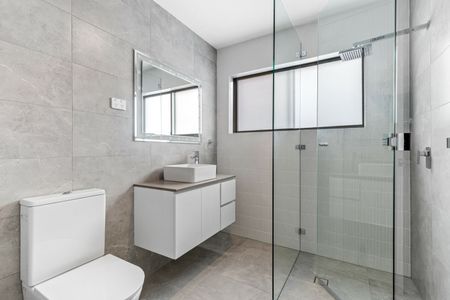 Ultra Modern 4 Bedroom Duplex - Photo 5