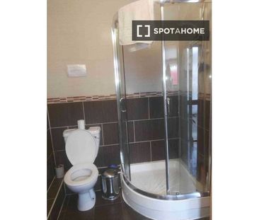 Room in shared 4-bedroom flat for rent in Drumfinn, Dublin - Photo 5