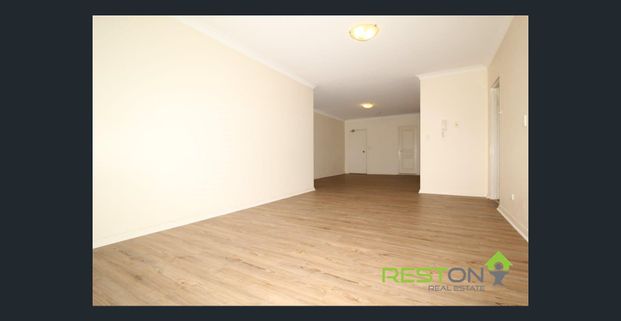 Large and Modern Three Bedroom Apartment! - Photo 1