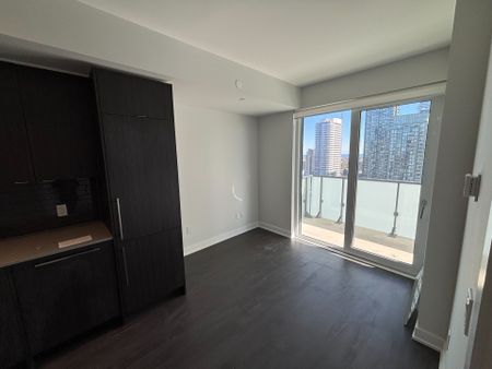 For Lease - 4130 Parkside Village Drive Unit# 2807, Mississauga, Ontario - Photo 3