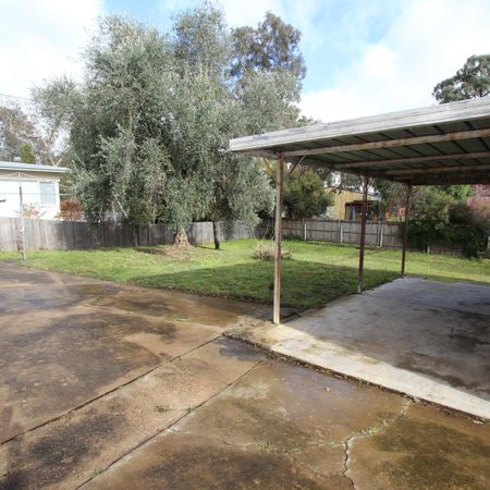 Aranda Home - Sought after location - 6 month lease only - Photo 4