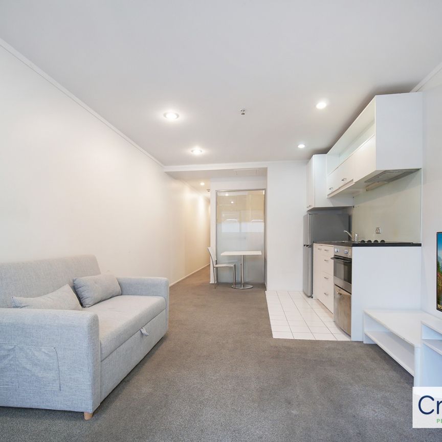 2 Bedroom, Fully Furnished Apartment - Photo 1