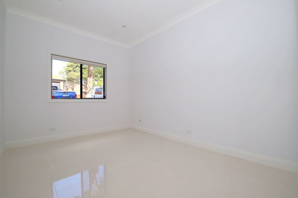 Freshly painted 3 bedroom home - Photo 1