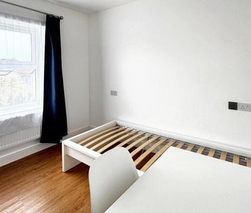 3 bedroom flat to rent - Photo 5