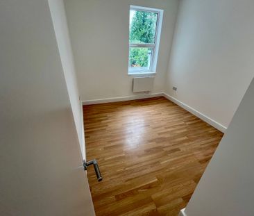 Spacious Bright ONE BED FLAT (1st Floor) – All Bills Included (exce... - Photo 1