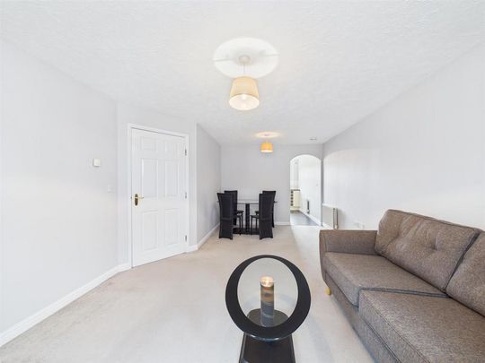 2 bedroom flat to rent - Photo 1