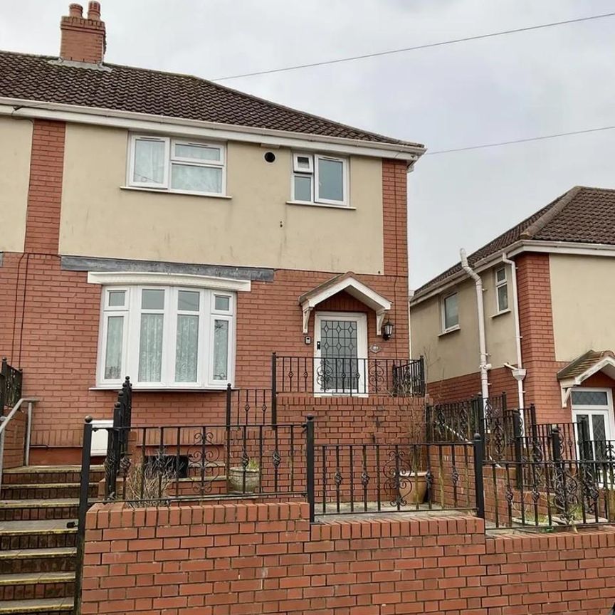 3 bedroom semi-detached house to rent - Photo 1