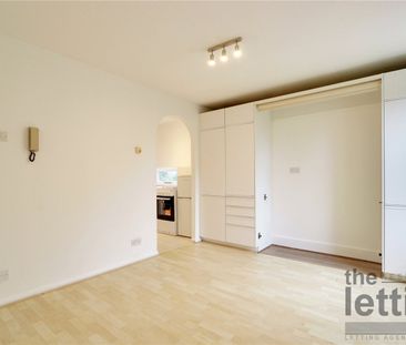 Pilgrims Close, London, N13 4HX - Photo 1