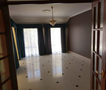 Well positioned large family home - Photo 3