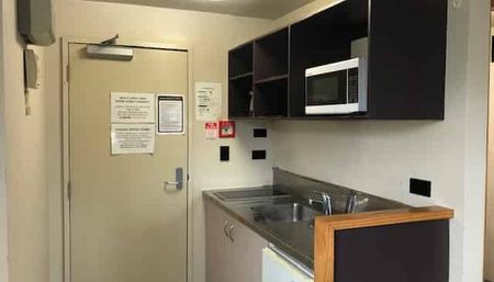 Martin Square 2 Bedroom - Photo 4