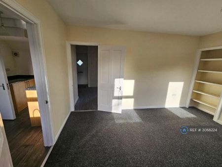 5 bedroom semi-detached house to rent - Photo 4