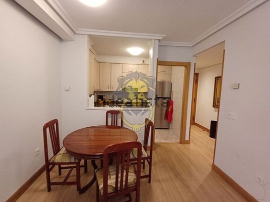 Alquiler de piso en Calle de Antonio Arzak - Photo 1