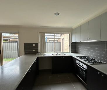 “CHARMING 3 BEDROOM HOME” - Photo 4