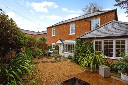 3 bedroom semi-detached house to rent - Photo 4