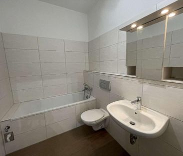 Sanierte 3 Raumwohnung mit großem Balkon in zentraler Lage! - Photo 1