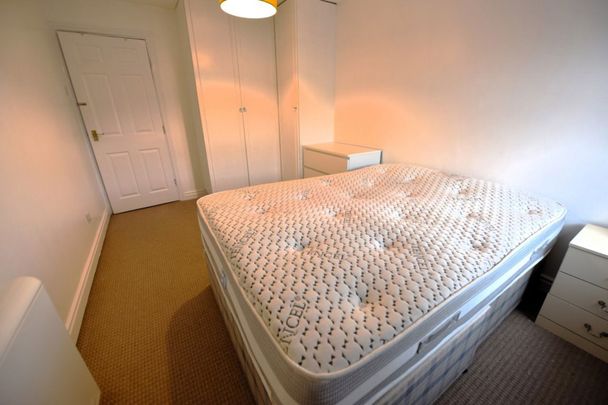 2 bedroom Flat in Riverside Court, Leeds - Photo 1