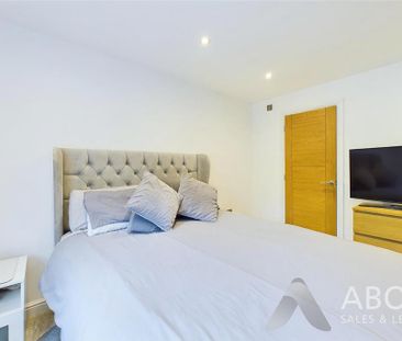 4 bedroom detached house to rent - Photo 4