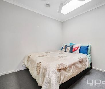 Low-Maintenance Townhouse in a Prime Craigieburn Location - Photo 6