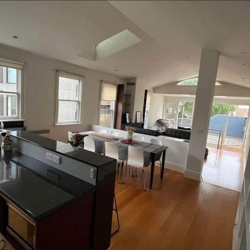 Port Melbourne - Photo 1