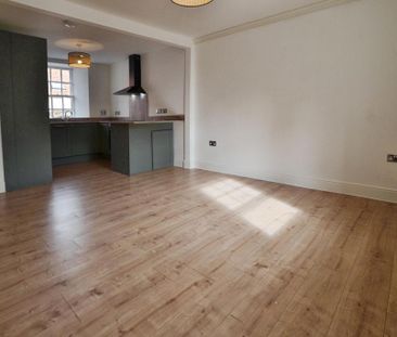 3 bedroom flat to rent - Photo 2