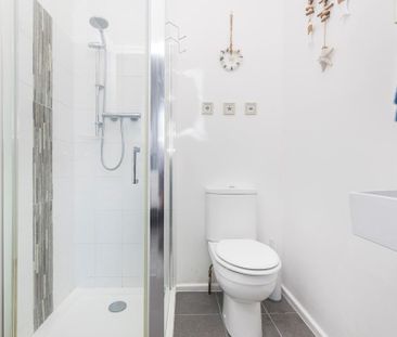 2 bedroom ground floor flat to rent - Photo 6