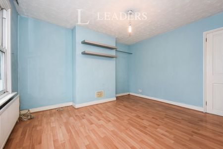 2 bedroom house to rent Victoria Avenue, Southend-on-Sea, SS2 - Photo 3