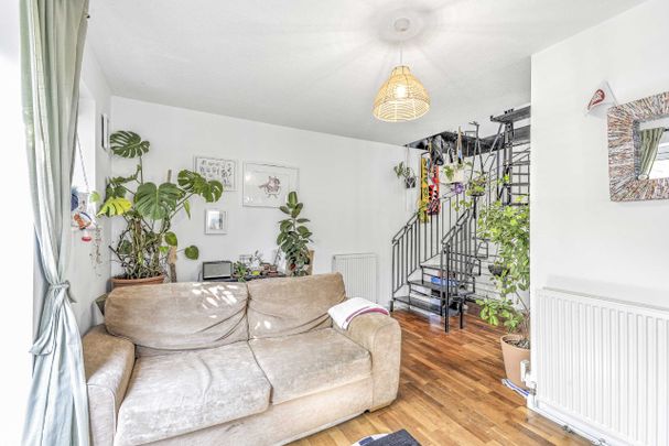 College Gardens, London, SW17, London - Photo 1