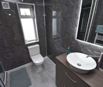 Hilda Close, Gilesgate - DH1 - Photo 3