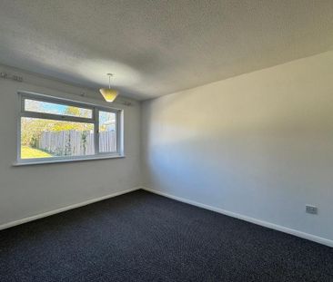 2 bedroom semi-detached bungalow to rent - Photo 3