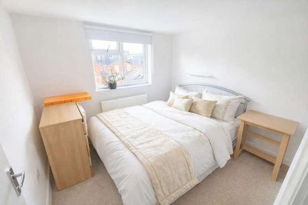 St Edwards Road, Reading, RG6 - Photo 3