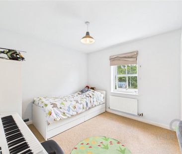 4 bedroom semi-detached house to rent - Photo 4