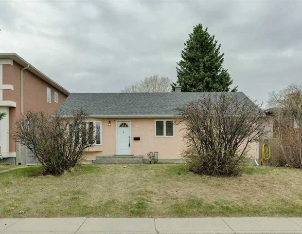 Bowness | 4Beds & 2Bath | D Garage — 4 Bedrooms+ Den House - Photo 1
