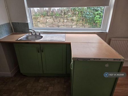 2 bedroom maisonette to rent - Photo 5