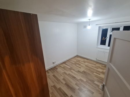 3 Bed Flat, Langthorne Court, BR1 - Photo 3