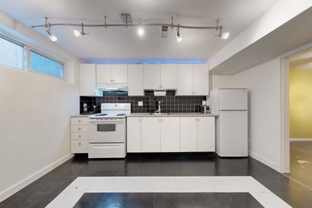 For Lease - 862 Glencairn Avenue, Toronto, Ontario - Photo 4