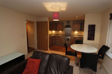 Bouverie Court, Leeds City Centre, LS9 8LB - Photo 4